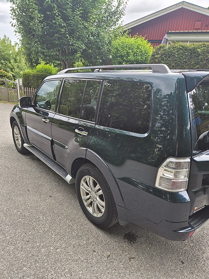 Mitsubishi Pajero 14 of 16