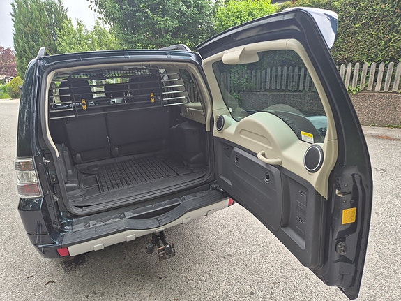Mitsubishi Pajero 11 of 16