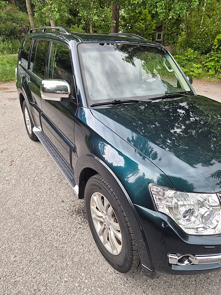 Mitsubishi Pajero 15 of 16