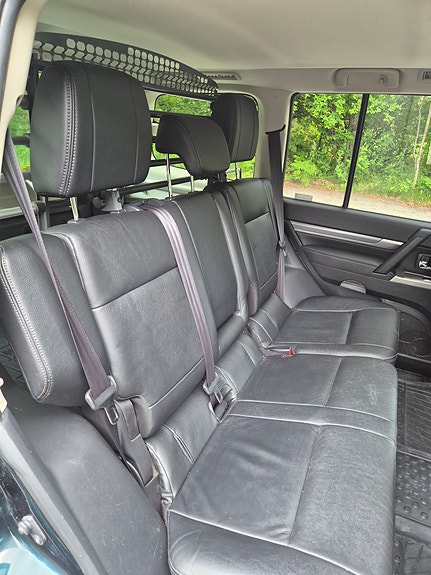 Mitsubishi Pajero 10 of 16
