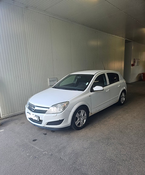 Opel Astra 2 of 2