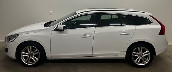 Volvo V60 2 of 5