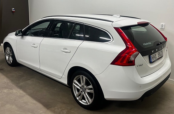 Volvo V60 3 of 5