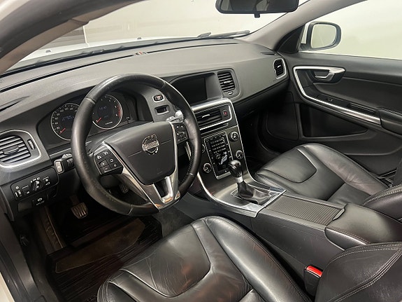 Volvo V60 4 of 5
