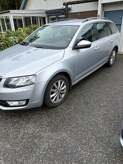 Skoda Octavia 2 of 5