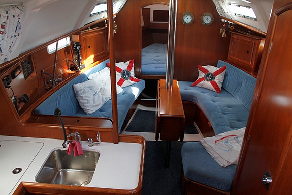 Beneteau Oceanis 331 Clipper 4 of 5
