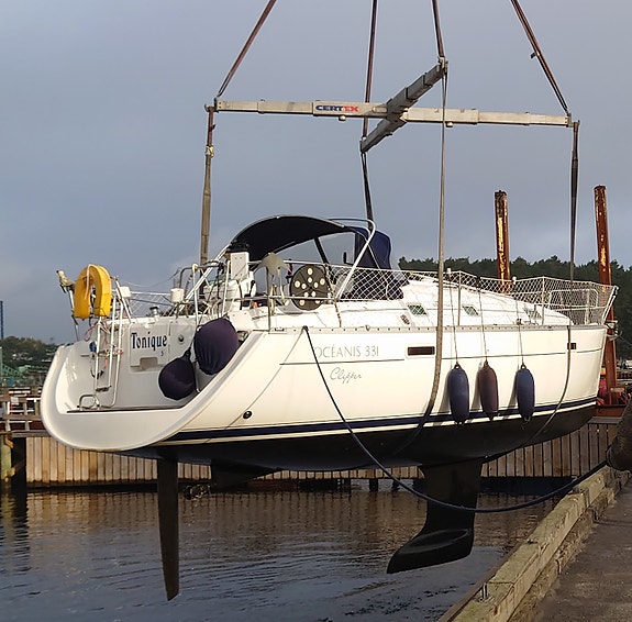 Beneteau Oceanis 331 Clipper 2 of 5