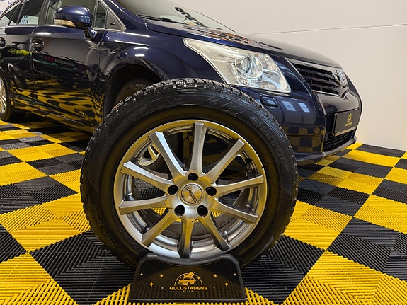 Toyota Avensis 5 of 5