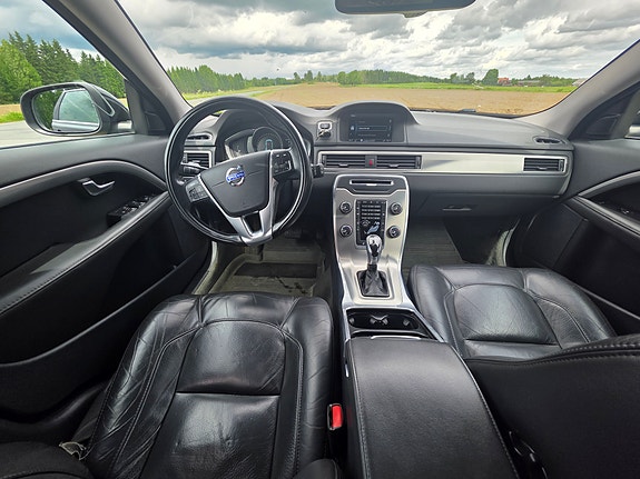 Volvo V70 3 of 3