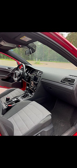 Volkswagen Golf VII 6 of 8