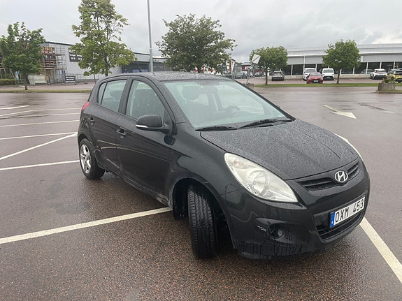 Hyundai i20 2 of 5