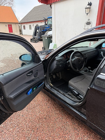 BMW 325d 3 of 5