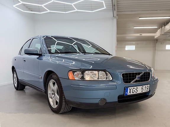 Volvo S60 4 of 5