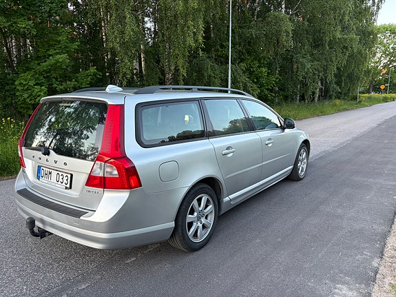 Volvo V70 4 of 5