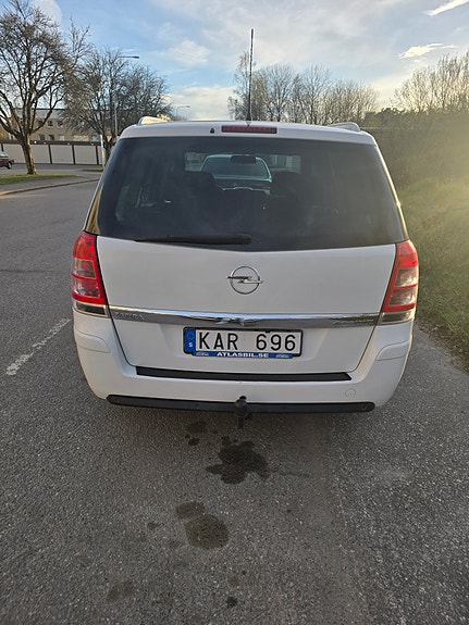 Opel Zafira 3 of 5