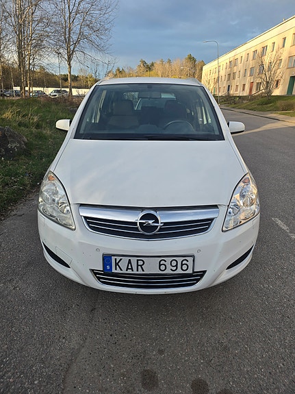 Opel Zafira 2 of 5