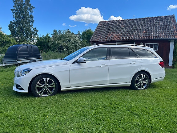 Mercedes-Benz E220 3 of 5