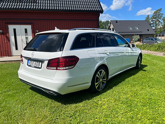 Mercedes-Benz E220 5 of 5