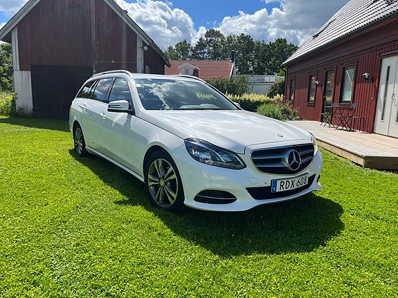 Mercedes-Benz E220 4 of 5