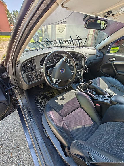 Saab 9-5 2 of 15