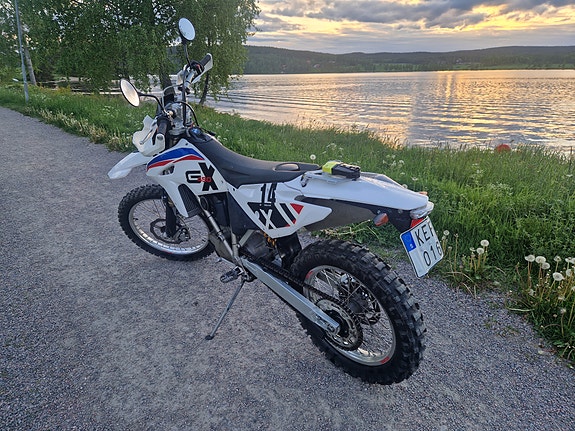 BMW G 450 X 2 of 9