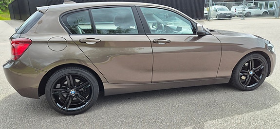 BMW 118d 4 of 5