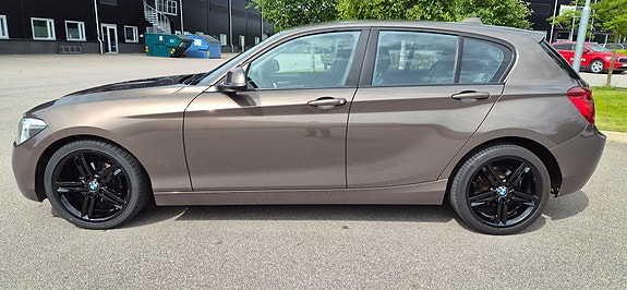 BMW 118d 3 of 5