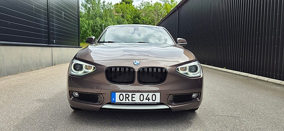 BMW 118d 2 of 5