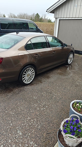 Volkswagen Jetta 2 of 4