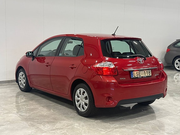 Toyota Auris 3 of 5