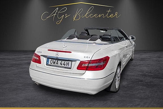 Mercedes-Benz E200 4 of 5
