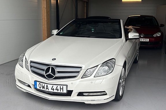 Mercedes-Benz E200 2 of 5