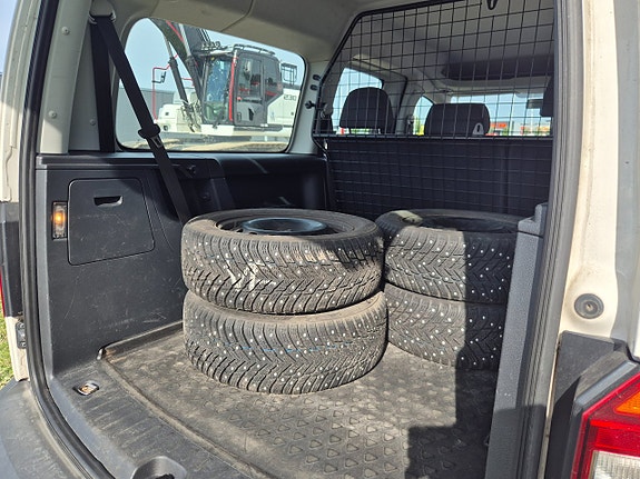 Volkswagen Caddy Maxi 13 of 21