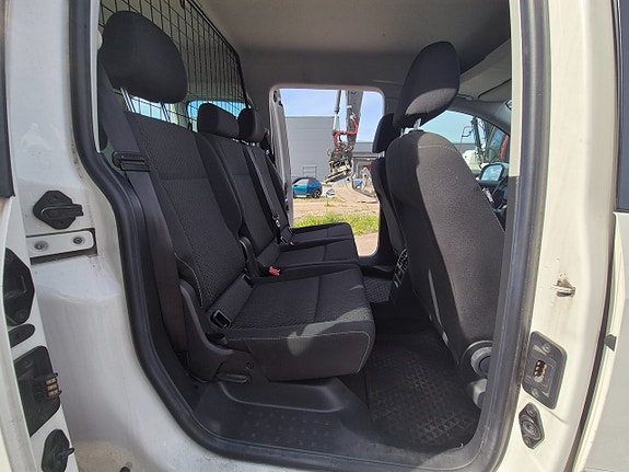 Volkswagen Caddy Maxi 10 of 21