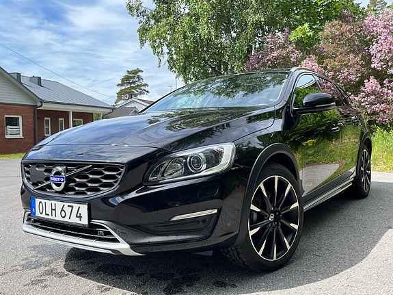 Volvo V60 Cross Country 3 of 11