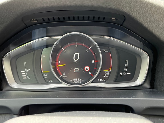 Volvo V60 Cross Country 9 of 11