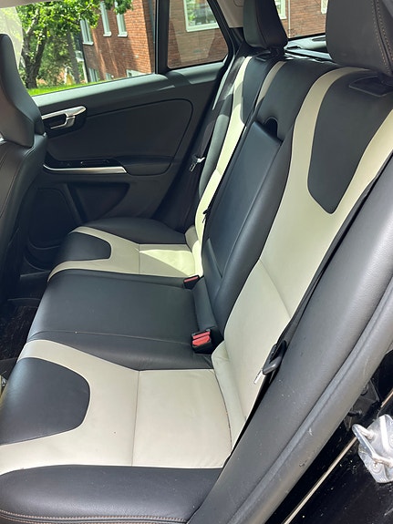Volvo V60 Cross Country 7 of 11