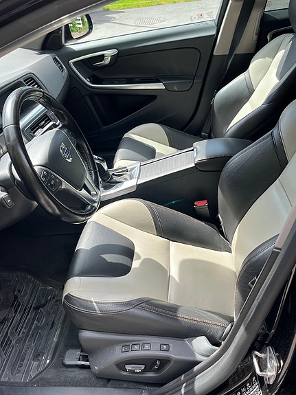 Volvo V60 Cross Country 8 of 11