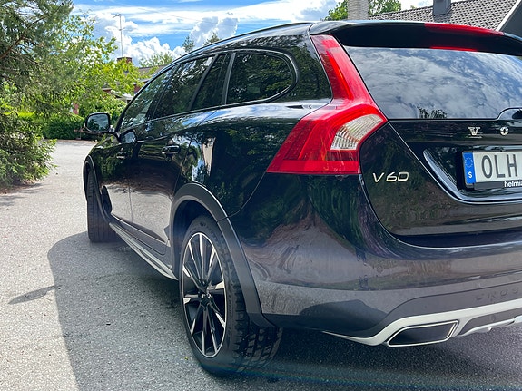 Volvo V60 Cross Country 4 of 11