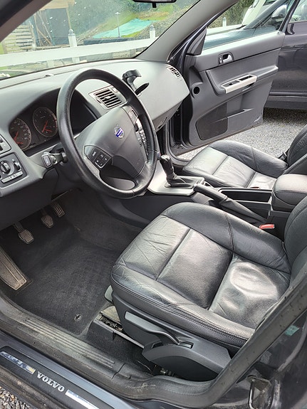Volvo V50 3 of 5