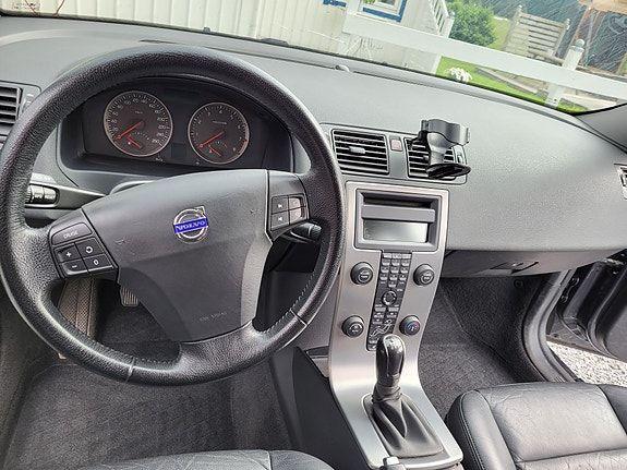 Volvo V50 4 of 5