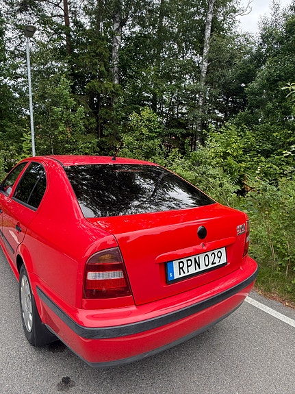 Skoda Octavia 2 of 5