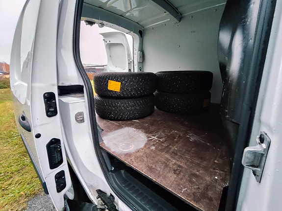 Renault Kangoo Express 11 of 13