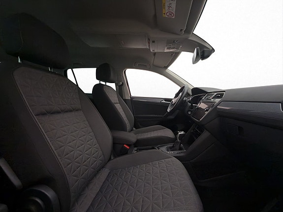 Volkswagen Tiguan 24 of 30