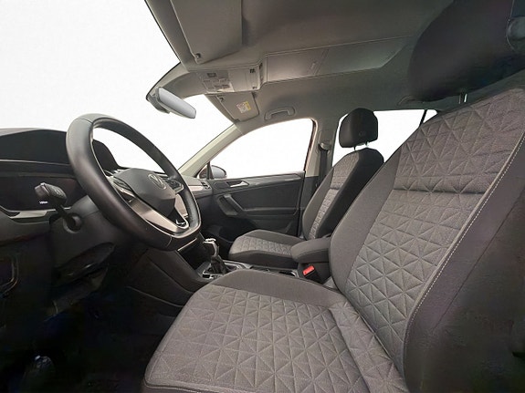 Volkswagen Tiguan 12 of 30