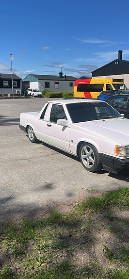 Volvo 740 2 of 5