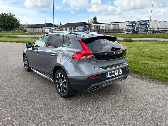 Volvo V40 Cross Country 3 of 5