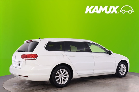 Volkswagen Passat 2 of 5