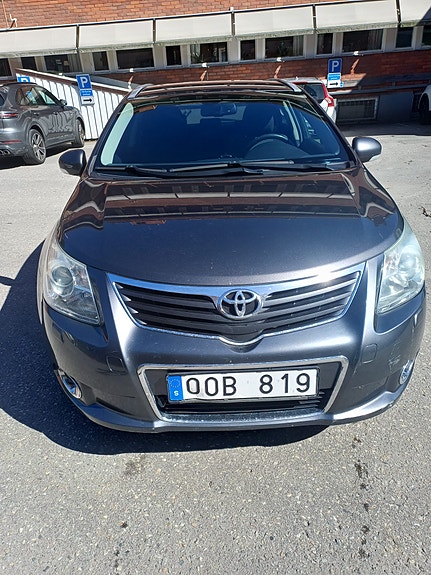 Toyota Avensis 3 of 3