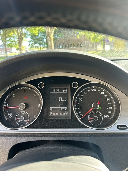 Volkswagen Passat Alltrack 3 of 5